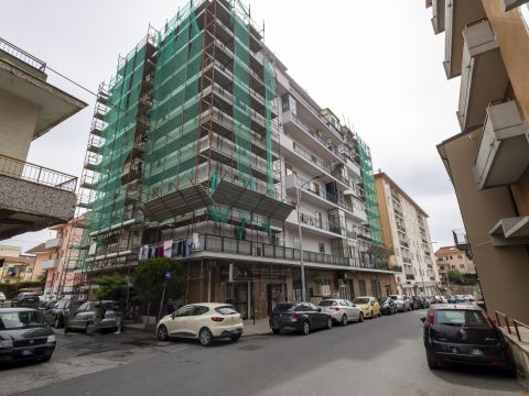 Via Nicola Lombardi, 9