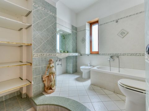 Via Salvatore Coda, 35