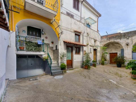 Via Salvatore Coda, 35
