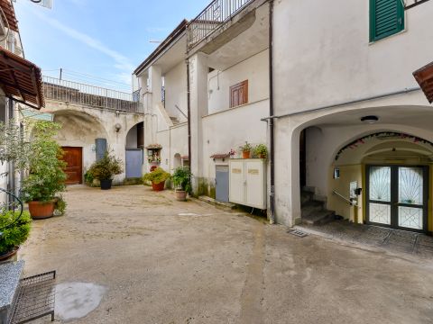Via Salvatore Coda, 35