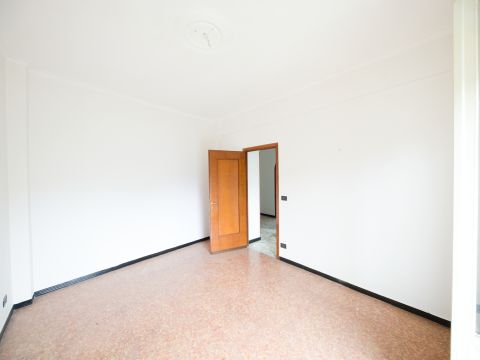 V. Monte Oliveto, 25