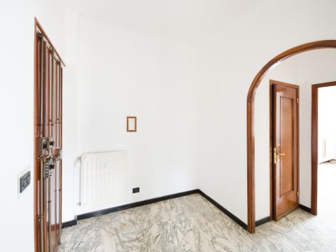 V. Monte Oliveto, 25