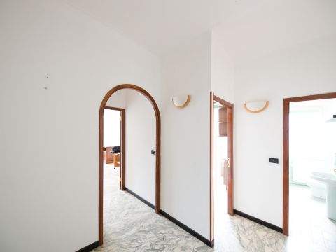 V. Monte Oliveto, 25