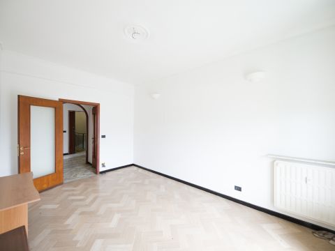 V. Monte Oliveto, 25