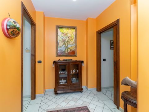 Via Livorno, 147