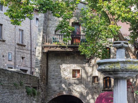 Via Vallecupa, 68