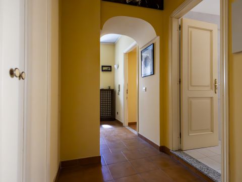 Via Ospizio Maternità, 12