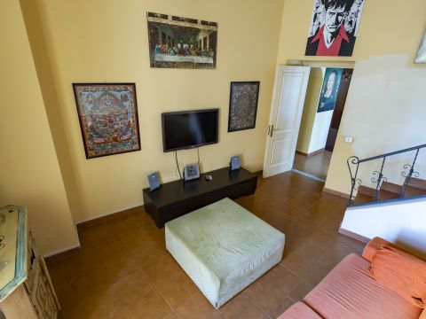 Via Ospizio Maternità, 12