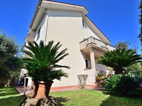 Via del Colle, 22