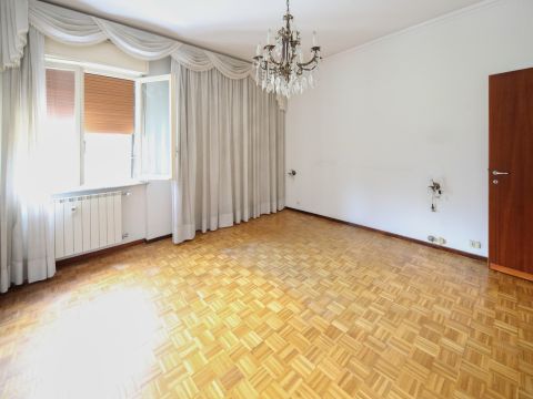 Via Pietro Balestrazzi, 30