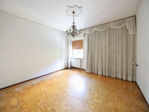 Via Pietro Balestrazzi, 30