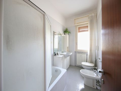 Via Pietro Balestrazzi, 30