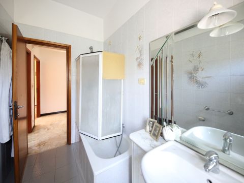 Via Pietro Balestrazzi, 30