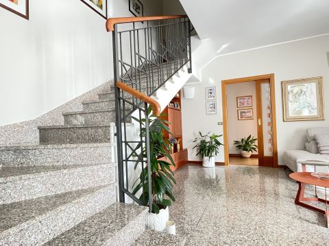 VIA FONTANELLE 11