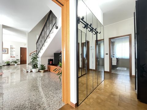 VIA FONTANELLE 11