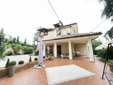 VIA FONTANELLE 11