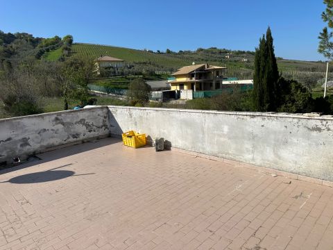 Via Val di Foro, 81