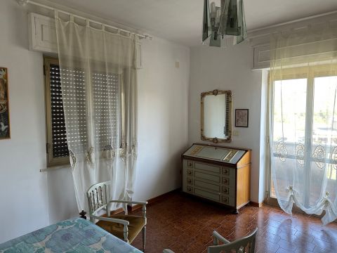 Via Val di Foro, 81