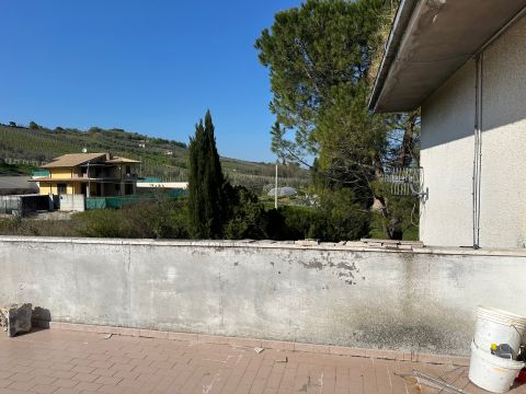 Via Val di Foro, 81