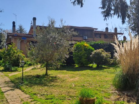 Via Lombardia, 28