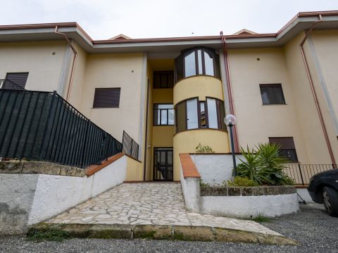 Via Cattaneo Carlo, 14