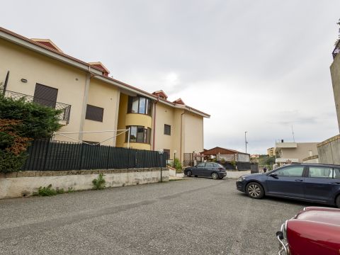 Via Cattaneo Carlo, 14