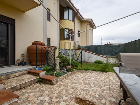 Via Cattaneo Carlo, 14