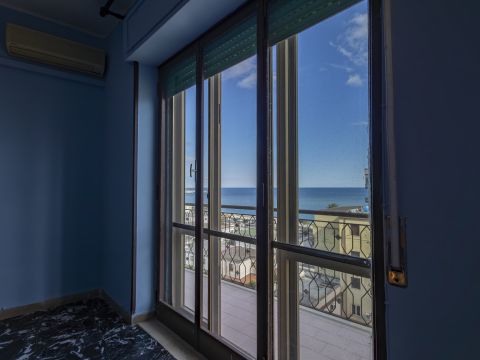 Viale Crotone, 9