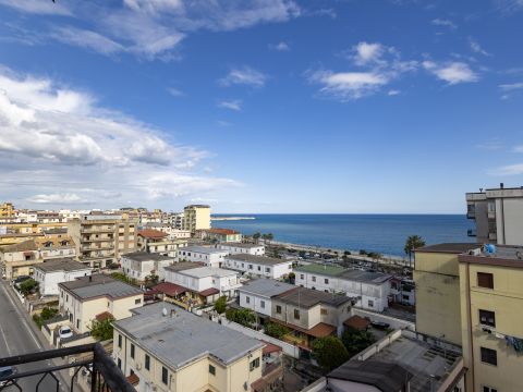 Viale Crotone, 9