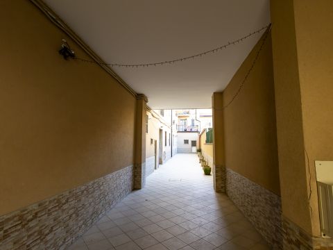 Viale Crotone, 9