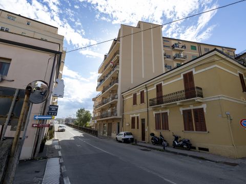 Viale Crotone, 9