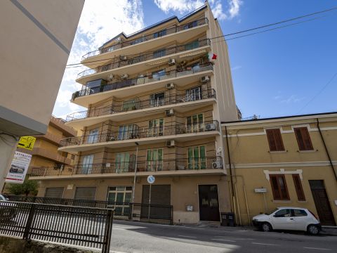 Viale Crotone, 9