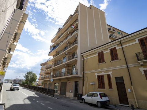 Viale Crotone, 9