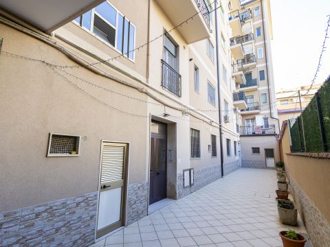 Viale Crotone, 9