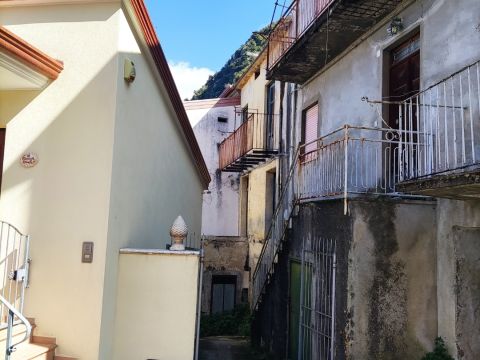 Via Santa Venere,30-32