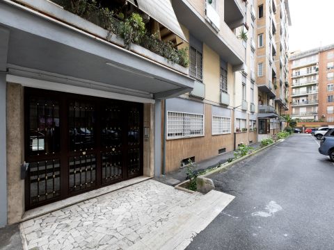 Largo Antonio Beltramelli, 1b