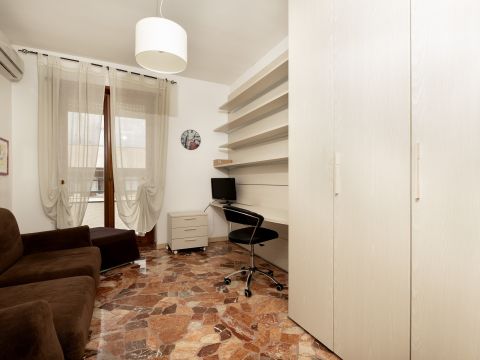 Largo Antonio Beltramelli, 1b