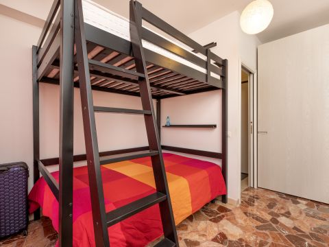 Largo Antonio Beltramelli, 1b