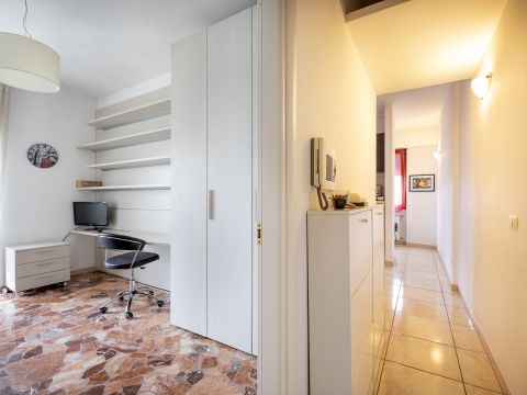 Largo Antonio Beltramelli, 1b