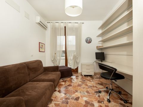 Largo Antonio Beltramelli, 1b