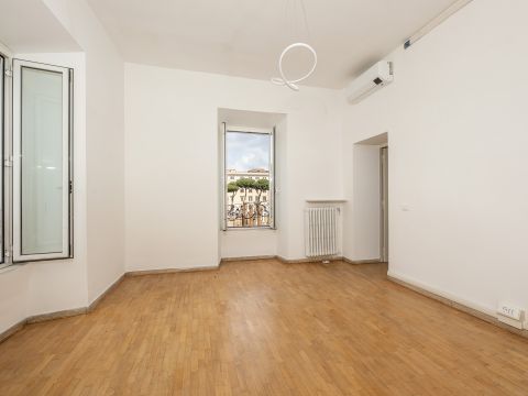 Largo Arenula, 11