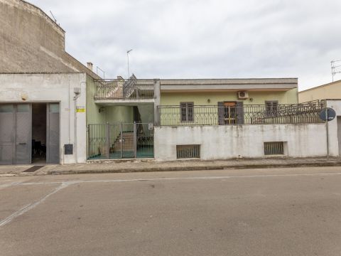 Via N. Bixio, 54