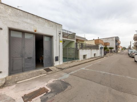 Via N. Bixio, 54