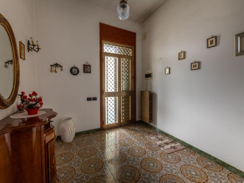 Via N. Bixio, 54