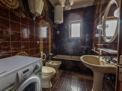 Via N. Bixio, 54