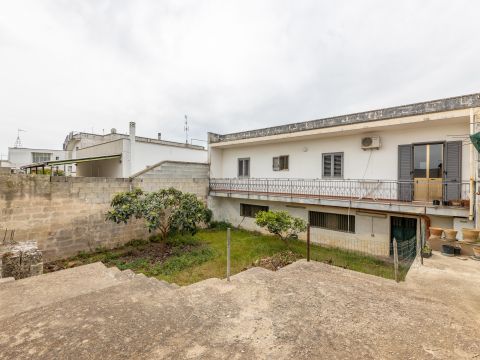Via N. Bixio, 54