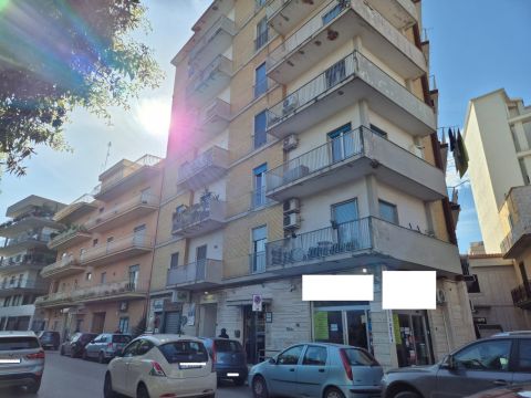 Via 4 Novembre, 19