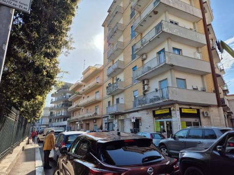 Via 4 Novembre, 19