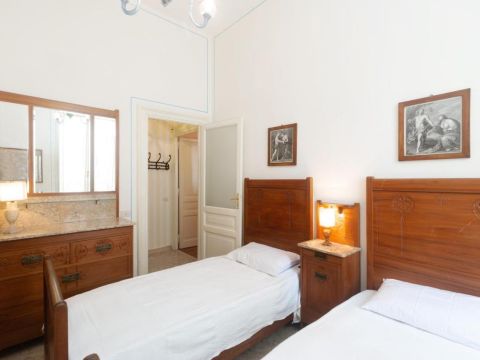 V. Nizza, 33