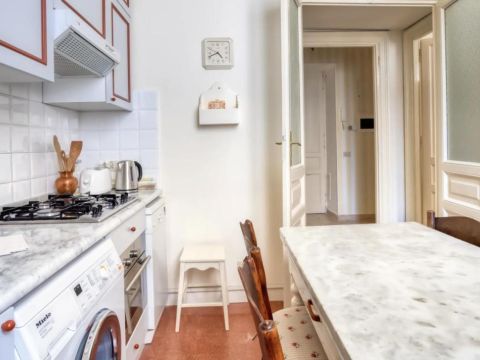 V. Nizza, 33